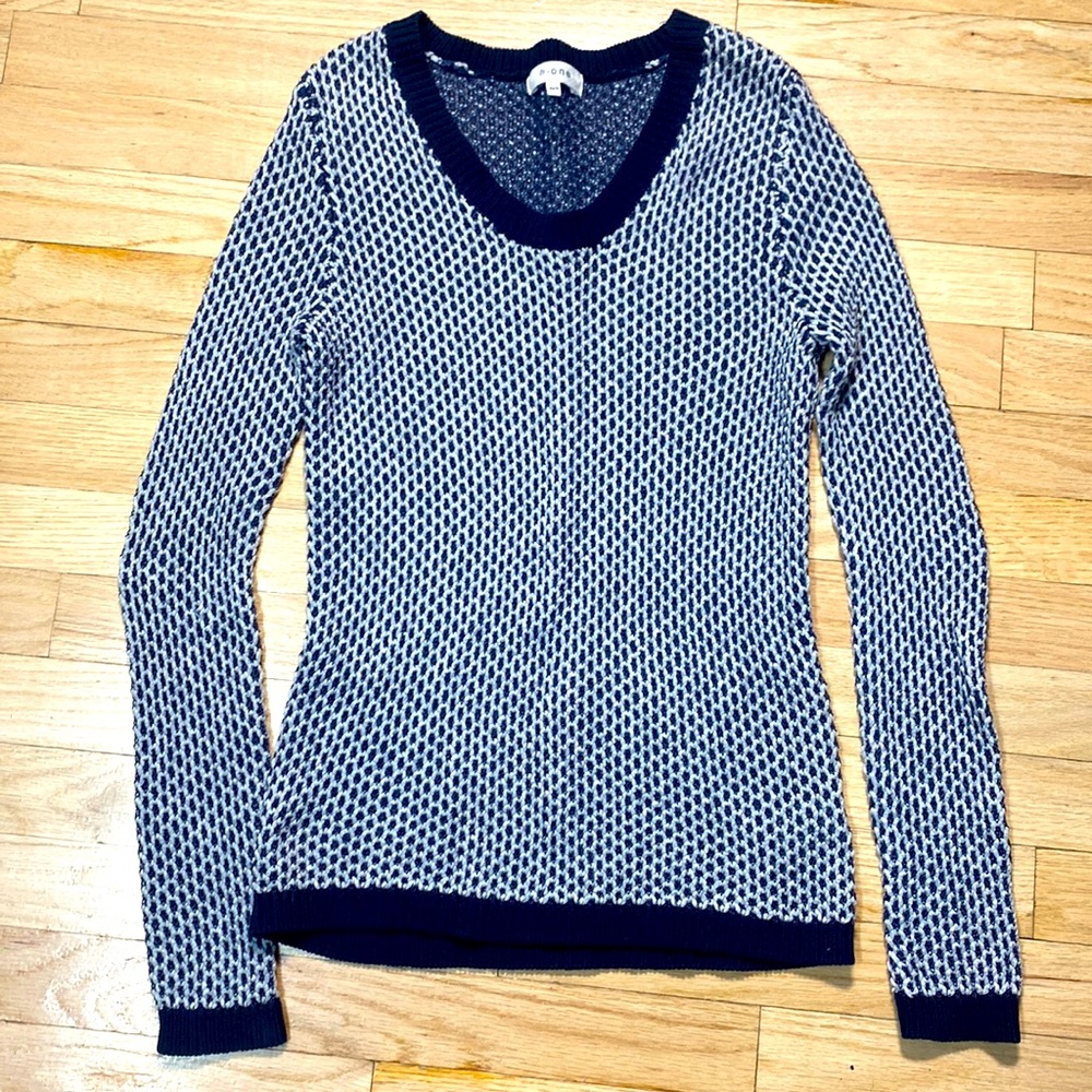 H.one blue and white sparkly women’s knit sweater xs